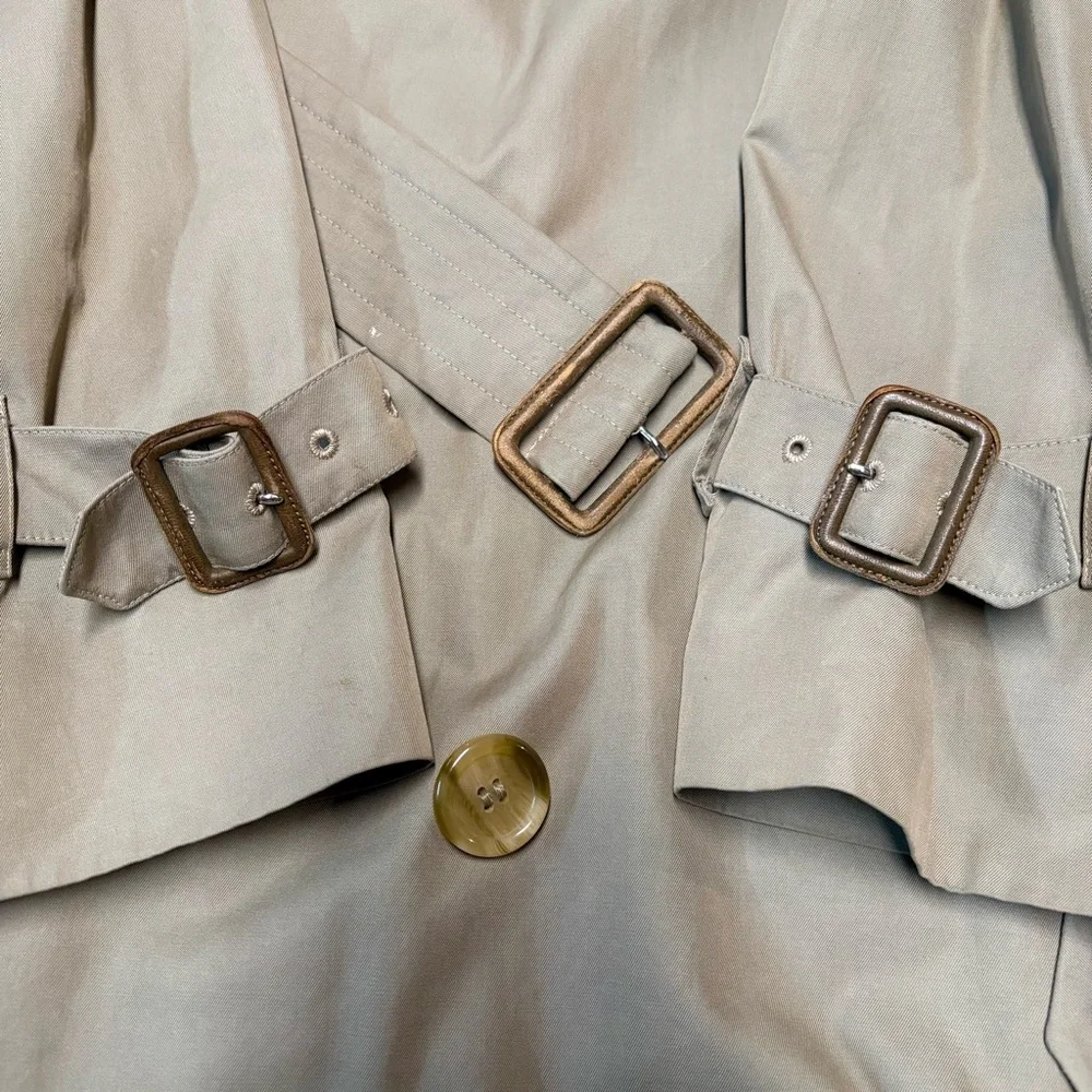 Burberry trench coat. - Picture 10 of 16